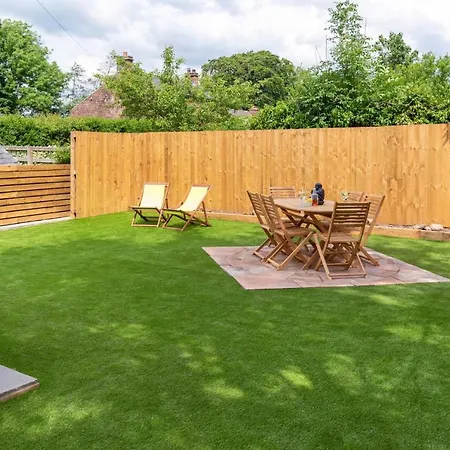 - Sleeps 4 Hot Tub & Pet Friendly * Carlisle (Cumbria)