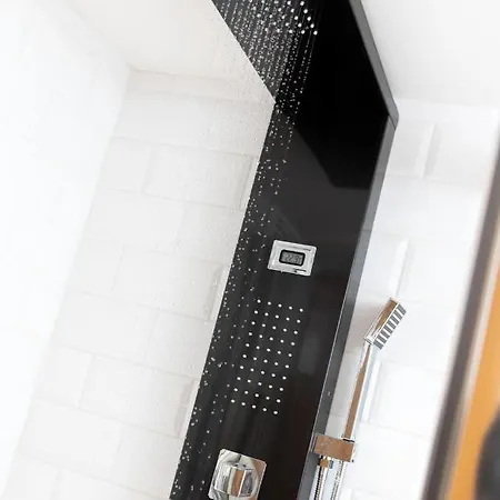 - Sleeps 4 Hot Tub & Pet Friendly *