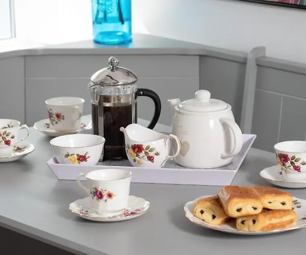 - Sleeps 4 Hot Tub&pet Friendly *