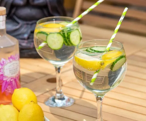 - Sleeps 4 Hot Tub&pet Friendly *