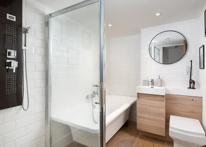 Hébergement de vacances - Sleeps 4 Hot Tub & Pet Friendly *