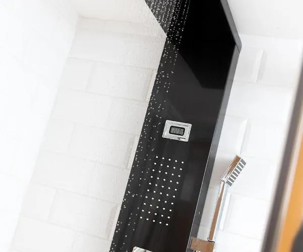 - Sleeps 4 Hot Tub & Pet Friendly *