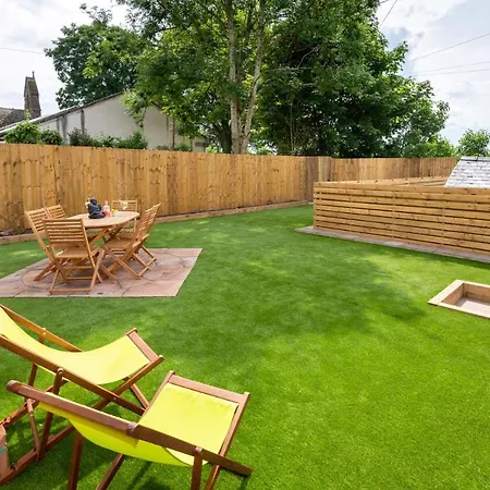 - Sleeps 4 Hot Tub & Pet Friendly 度假居