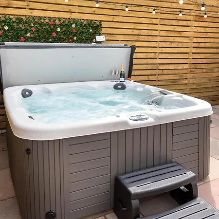 度假居 - Sleeps 4 Hot Tub & Pet Friendly